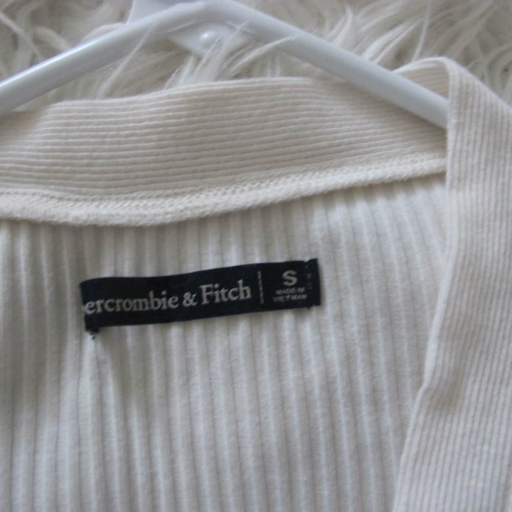 Abercrombie & Fitch Women's Short Sleeve chic staple Shirt top Size S Cream EUC - Picture 7 of 8